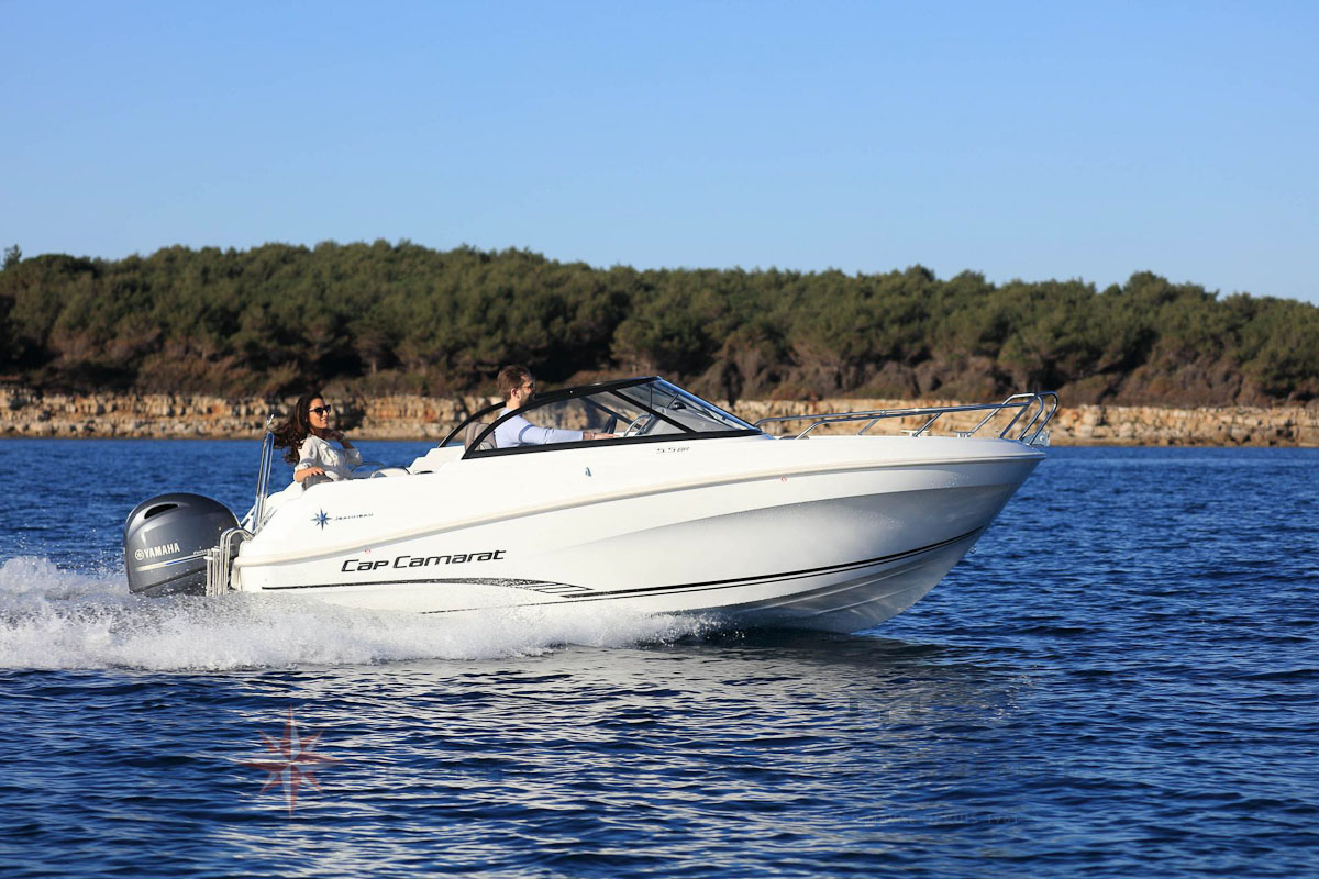 Cap Camara bow rider 55BR bateau moteur in board Jeanneau bateau à Marseille Yatch-Méditerranée