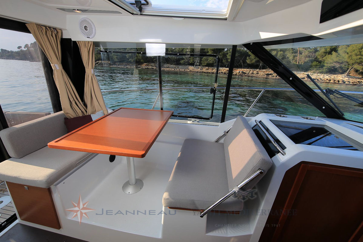 Bateau Hors bord Jeanneau Merry Fisher 895 – Yacht Méditerranée Marseille vente de bateaux neufs et occasions