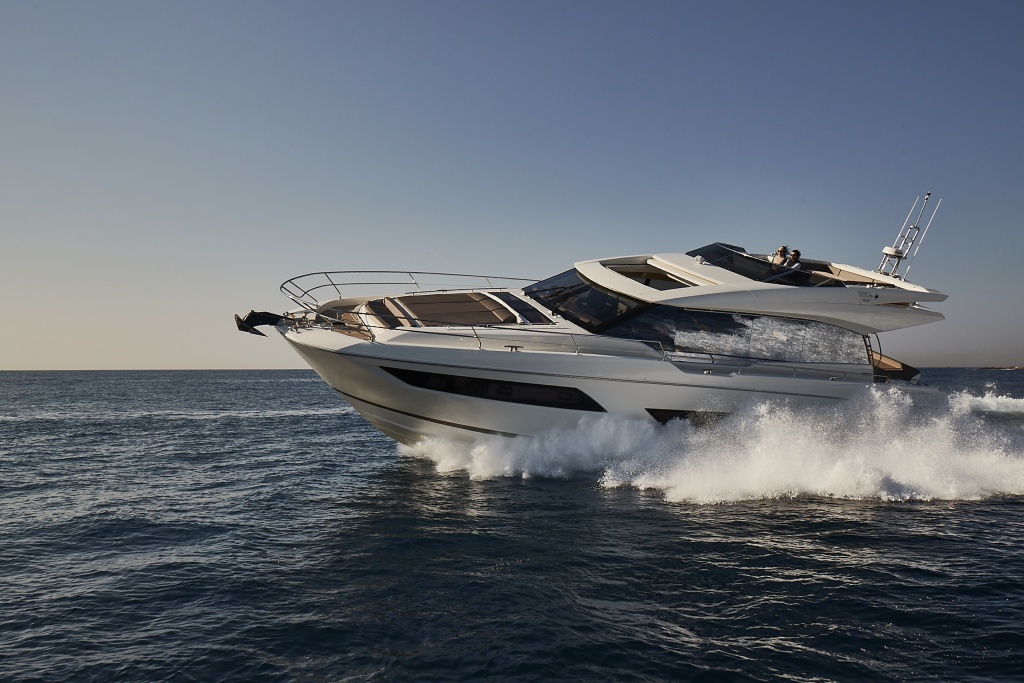 Prestige Yacht Division – Prestige 680 Sportfly – Yacht Méditérranée Marseille nice cannes – Luxury Yachts