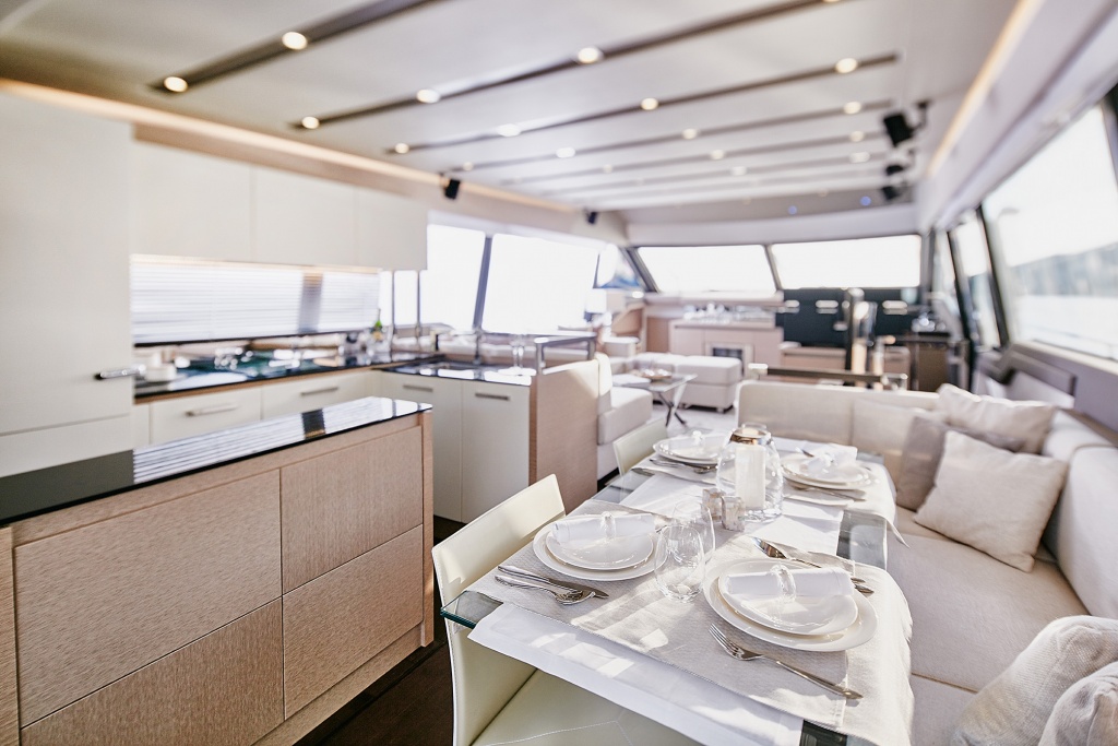 Prestige Yacht Division – Prestige 680 Sportfly – Yacht Méditérranée Marseille nice cannes – Luxury Yachts