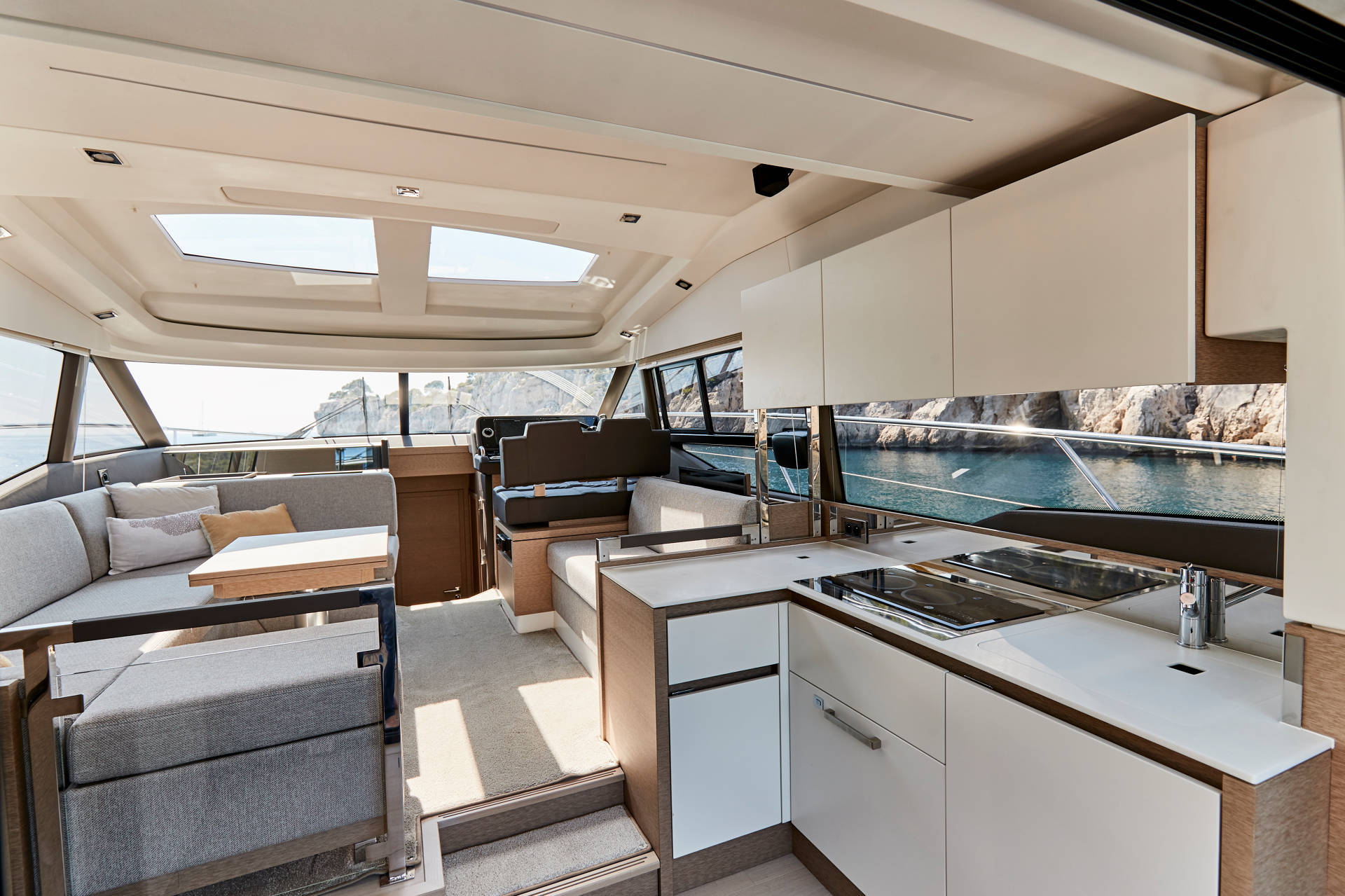 Yacht Prestige S-Line 460S – Luxury Yachts - Yacht Prestige S Line 460S interieur Yacht Mediterranee Marseille 1