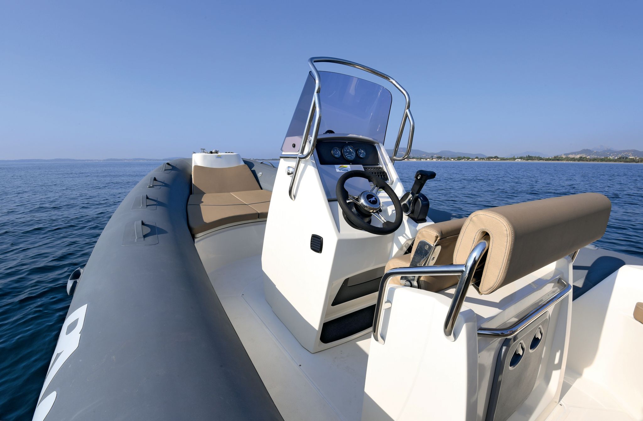 Semi rigide BWA Sport 22 GTO en vente chez Yacht Méditerranée Concessionnaire à Marseille