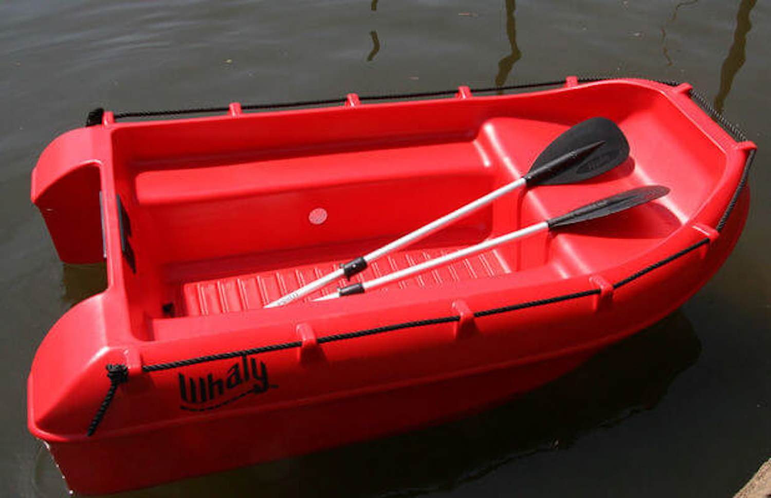 Le Whaly 210 est un bateau robuste incroyablement à double paroi fabriqué en plastique de haute qualité ( Polyéthylène )