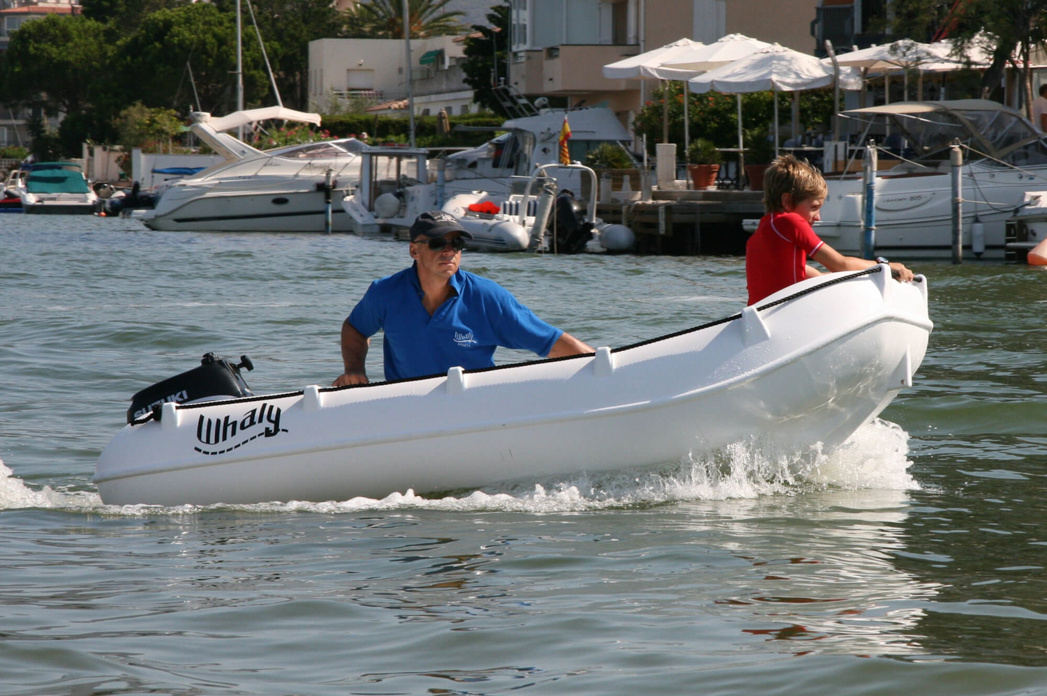 Le Whaly 270 est un bateau robuste à double paroi fabriqué en plastique de haute qualité ( Polyéthylène )