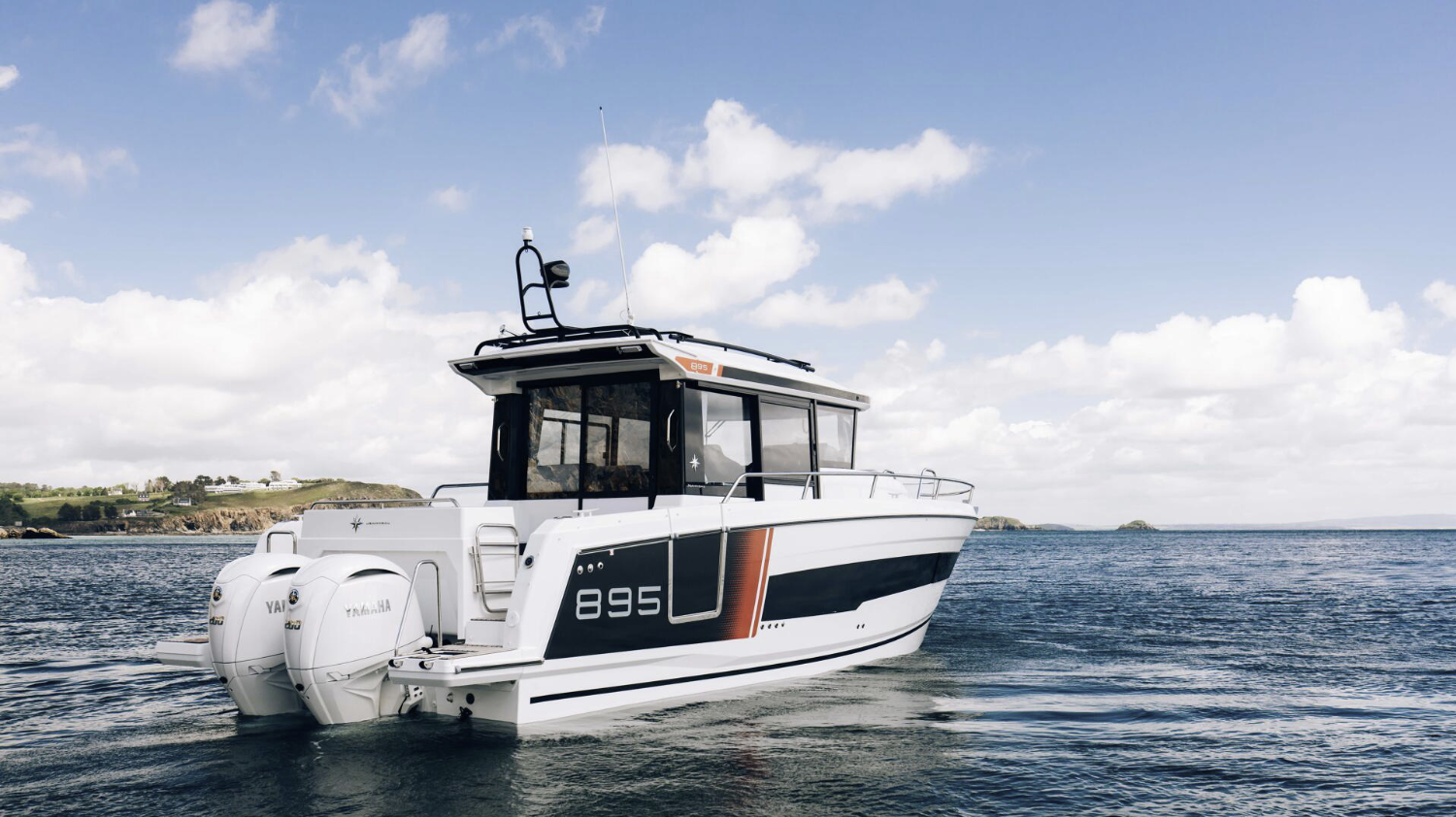 a boat merry fisher sport Jeanneau on the water