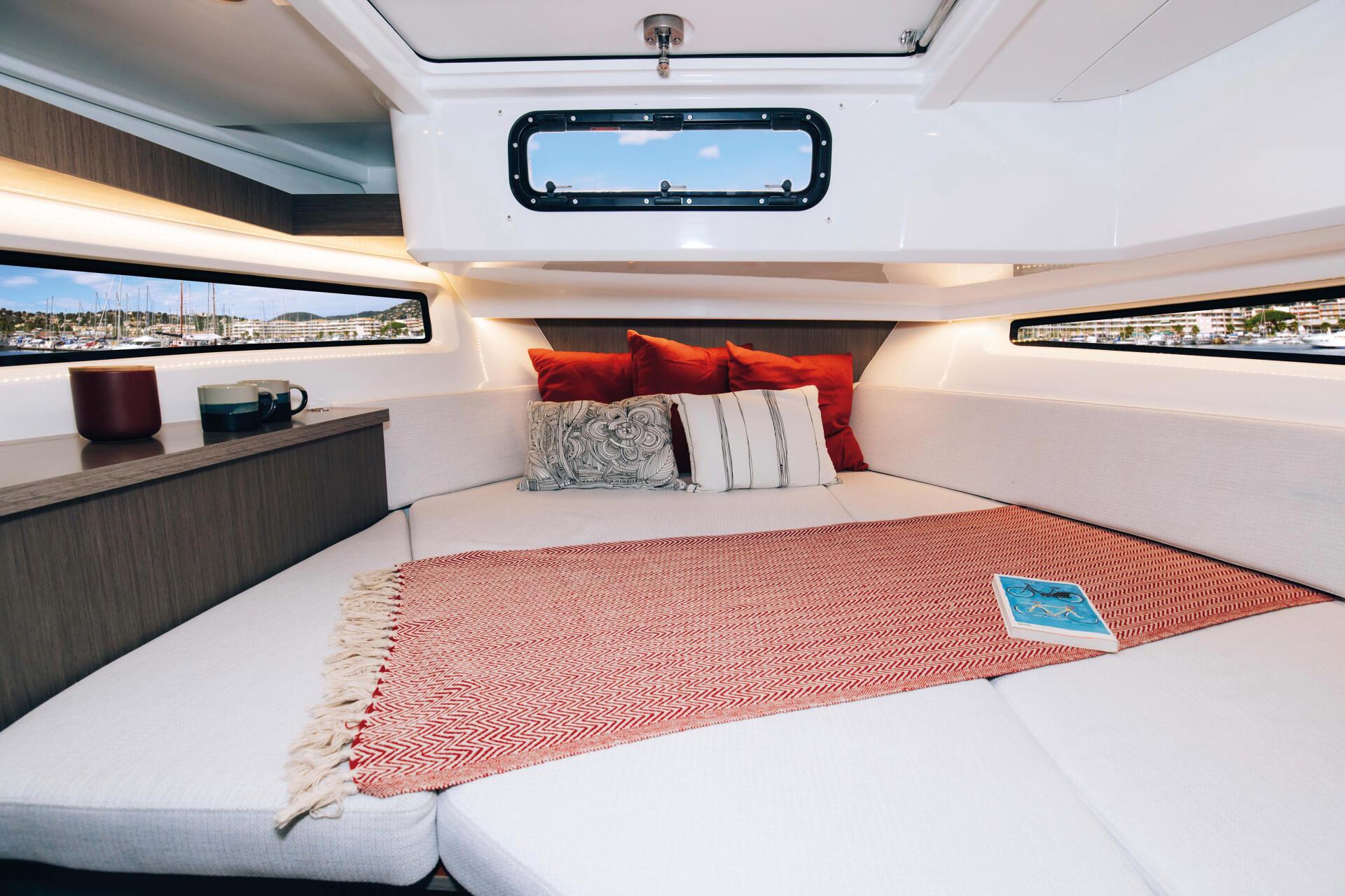 a bed in a boat Merry fisher 895 S2