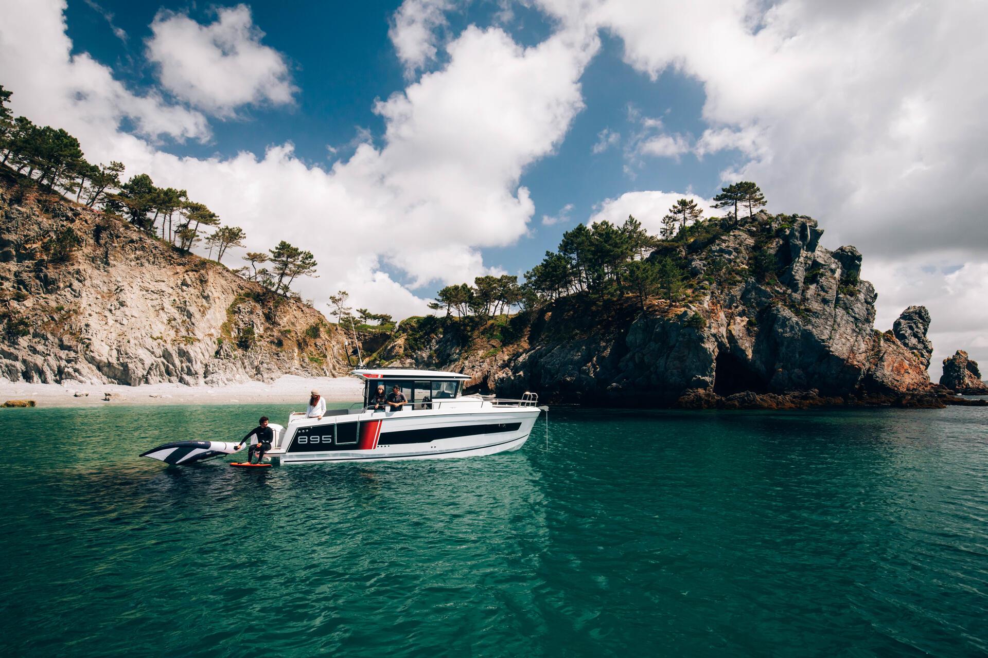 a boat Merry fisher 895 S2 on the water