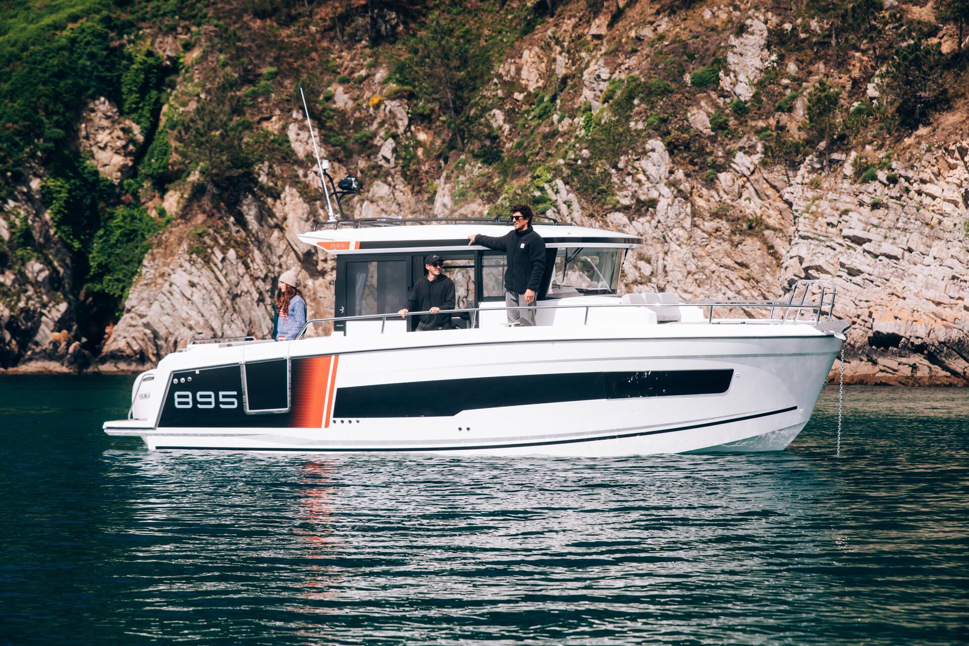 a boat Merry fisher 895 S2 on the water