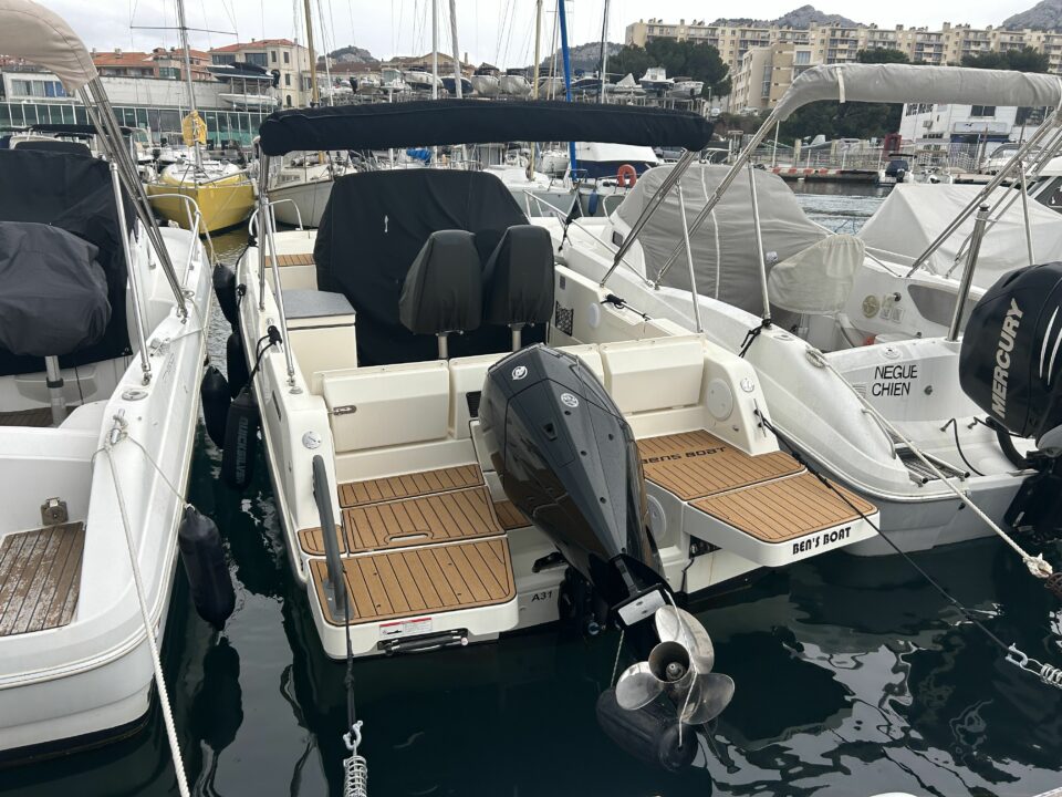 Occasion Bateau Marseille QUICKSILVER 755 SUNDECK ACTIV de 2022 24 Yacht Méditerranée bateau neuf et occasion Marseille Pointe Rouge